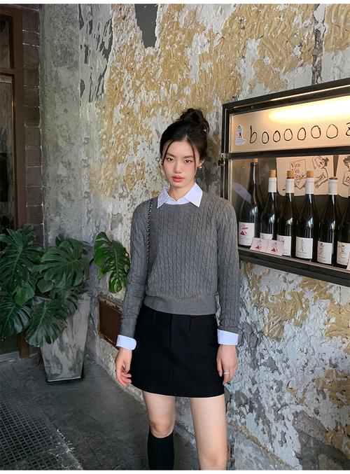 圆领毛衣领口大怎么搭配