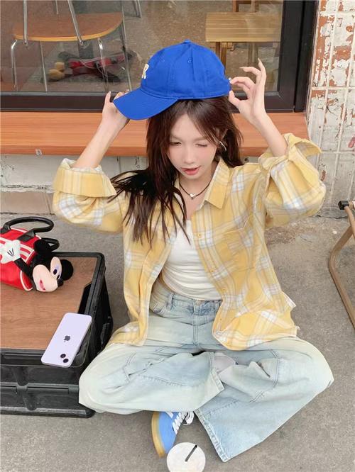 黄格子衬衫怎么搭配内搭