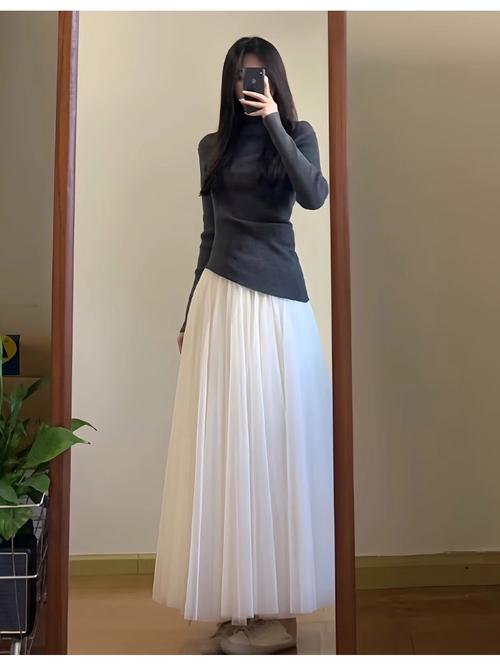 纱质半身裙怎么搭配