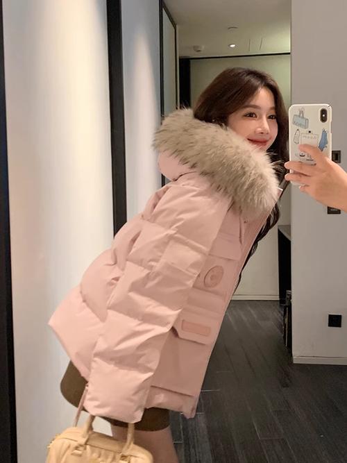 90鸭绒派克羽绒服怎么搭配