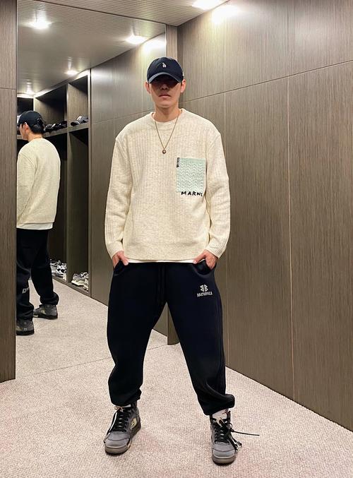 宽毛衣怎么搭配男