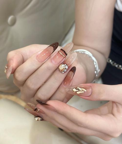 蕉糖色美甲怎么搭配