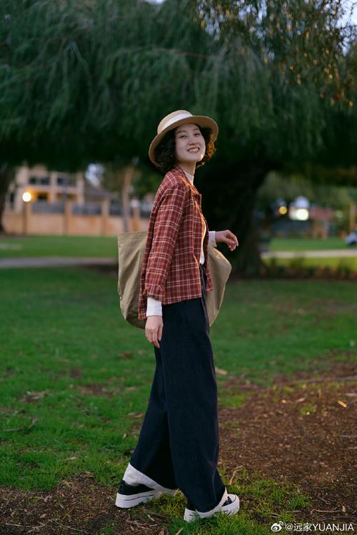 开山毛衣怎么搭配