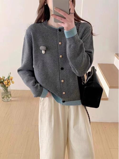 短开山外套毛衣怎么搭配裤子