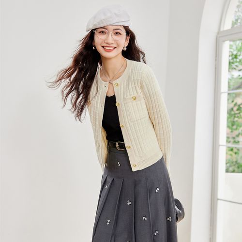 短开山外套毛衣怎么搭配裤子