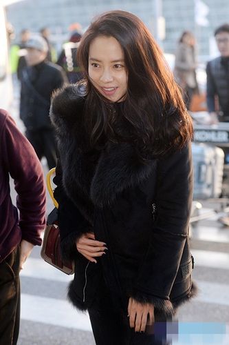 中长黑色皮草下身怎么搭配