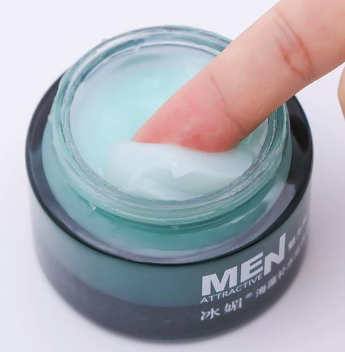 男生晚上涂什么护肤品