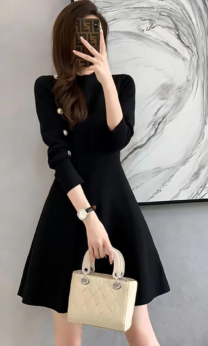 小香风编织连衣裙怎么搭配