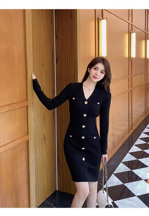 小香风编织连衣裙怎么搭配