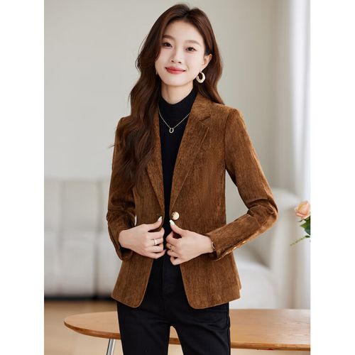 焦糖色西装外套女怎么搭配