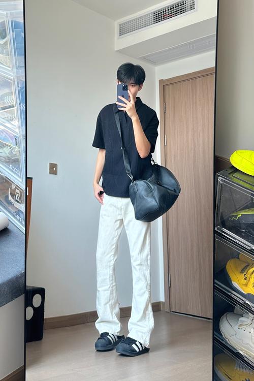 消瘦男生怎么搭配衣服