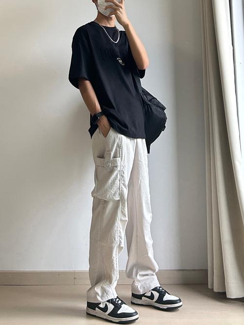 消瘦男生怎么搭配衣服