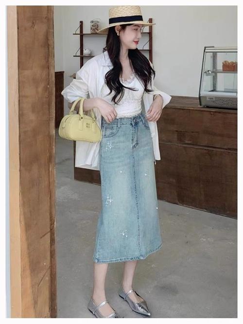 包裙牛仔怎么搭配上衣