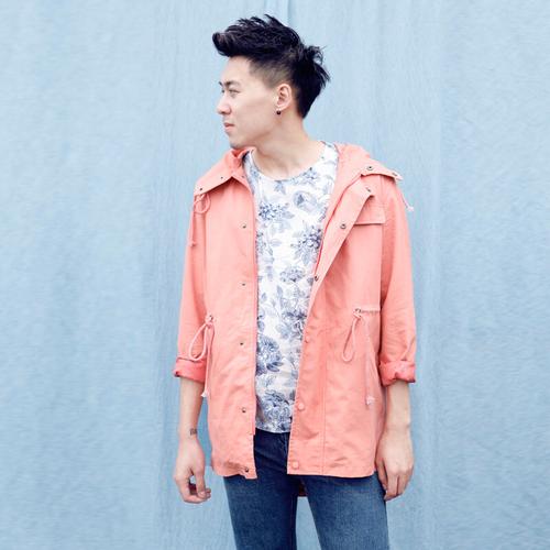 粉色风衣怎么搭配男