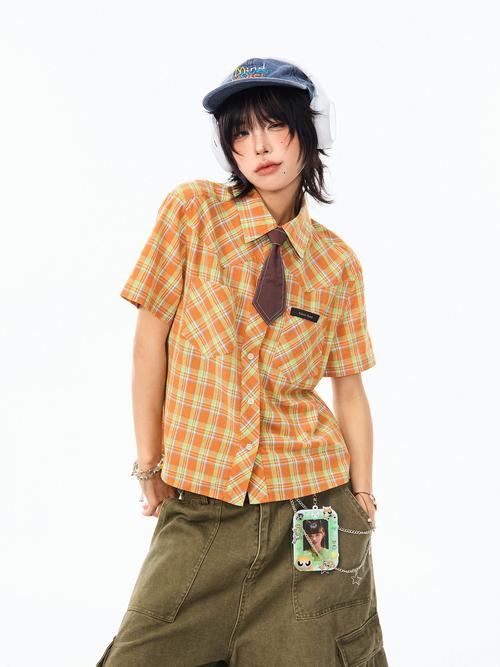 格子短袖怎么搭配夏季