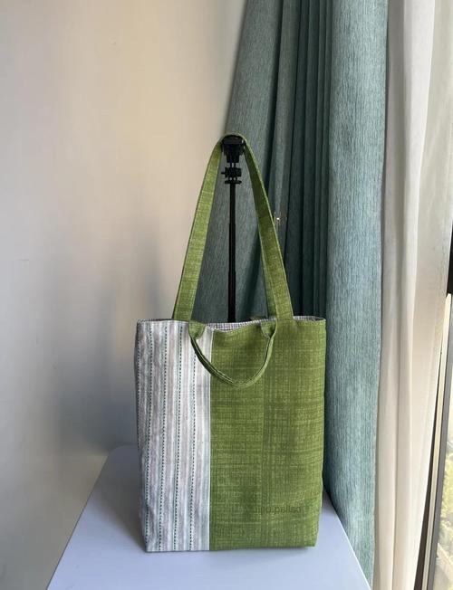 绿色帆布包怎么搭配好看