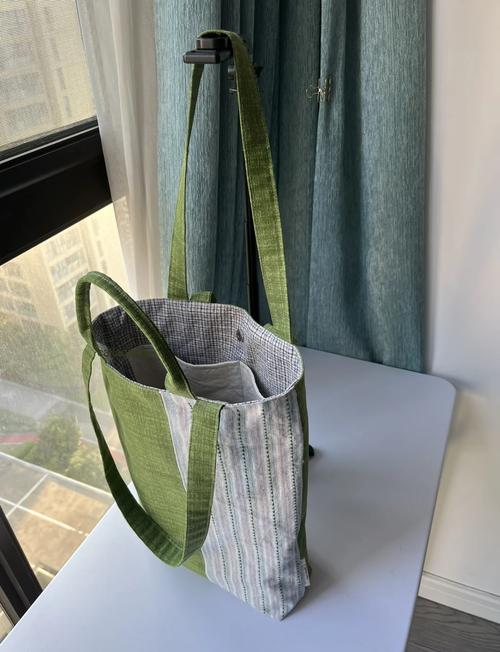 绿色帆布包怎么搭配好看