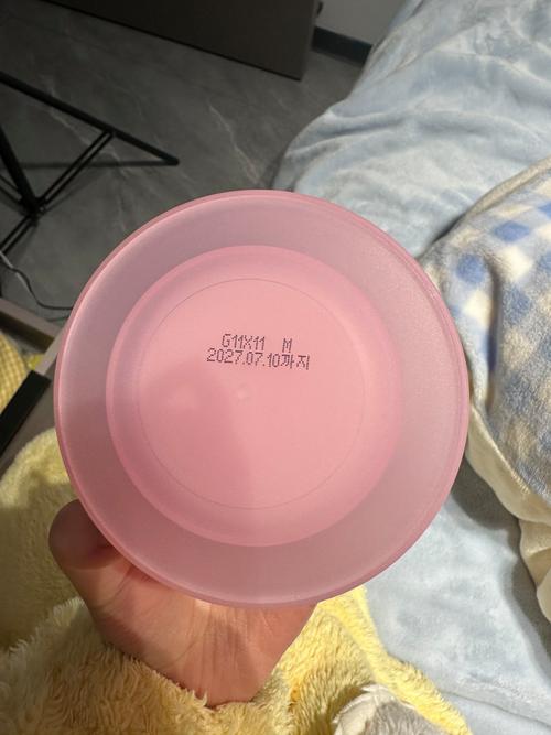 洗面奶口上出现粉红色