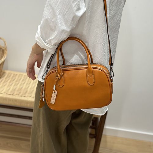 黄棕色包包怎么搭配衣服