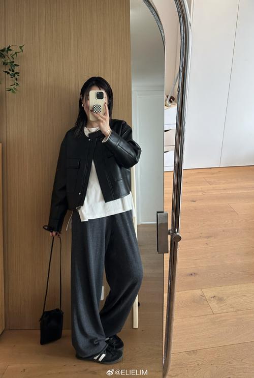 无领女士皮衣短款怎么搭配