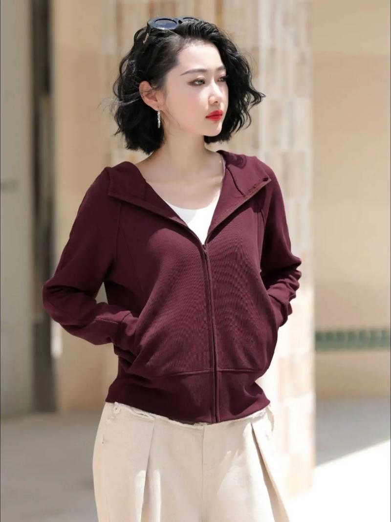 卫衣连帽无袖长开衫怎么搭配