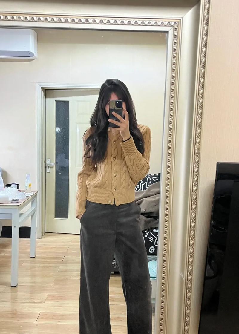 驼色长款开衫怎么搭配图片女