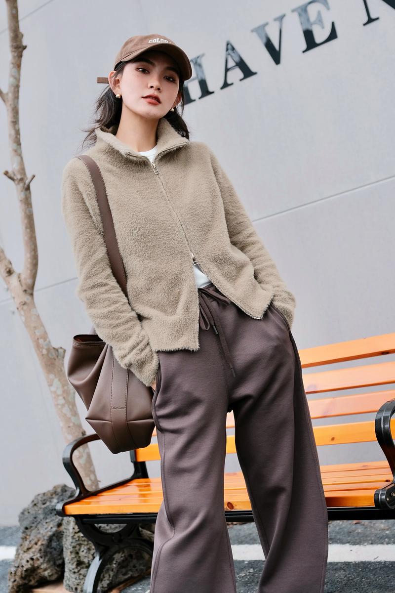 驼色毛衣外套怎么搭配