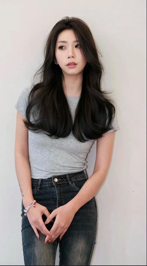 黄皮肤什么颜色显白