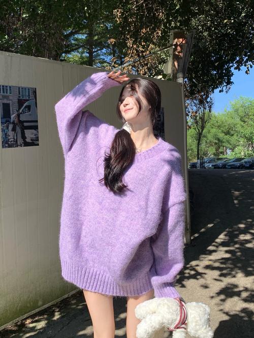 紫色毛衣配什么裤子