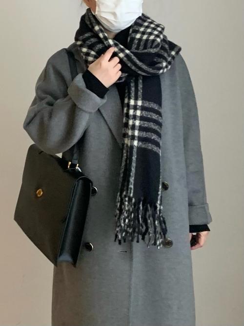 适合秋季女生穿的衣服怎么搭配什么围巾