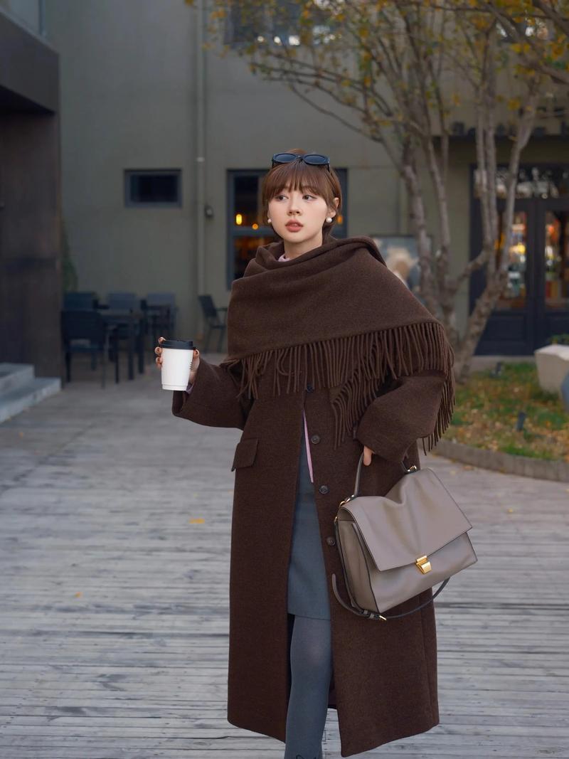 适合秋季穿的衣服怎么搭配什么围巾