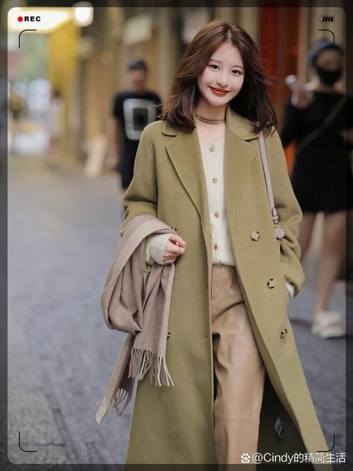 适合秋季穿的衣服怎么搭配什么围巾