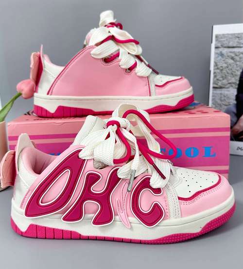 粉色中跟皮鞋怎么搭配衣服图片