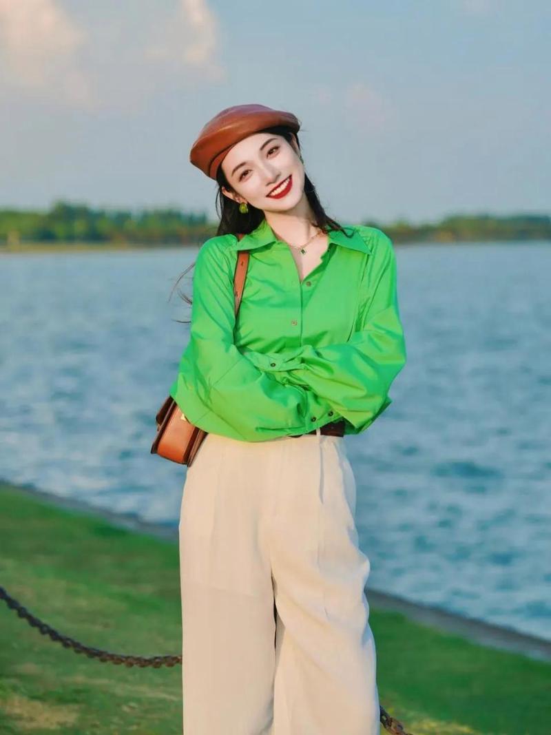 绿色衣服搭什么裤子