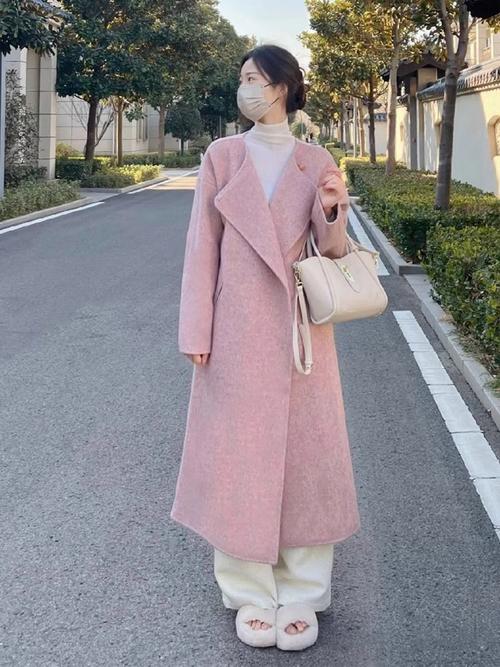 粉长呢子怎么搭配衣服好看吗