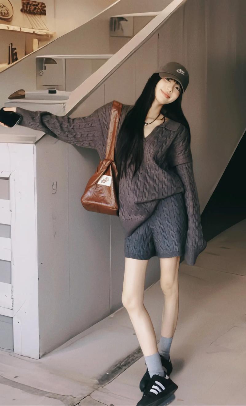 短针织衫怎么搭配裤子