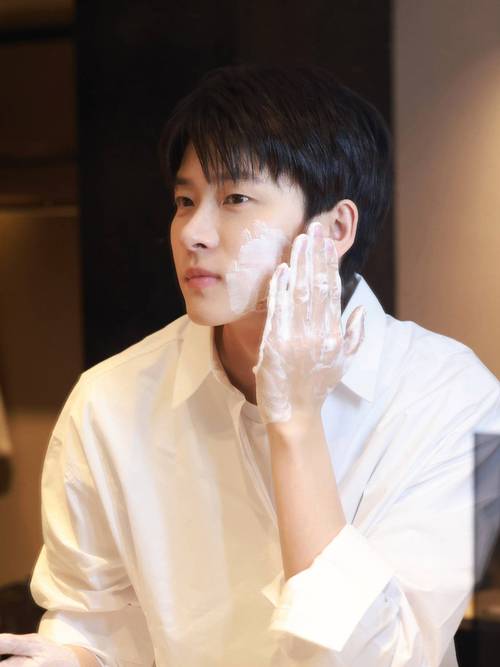 男明星都用什么洗面奶