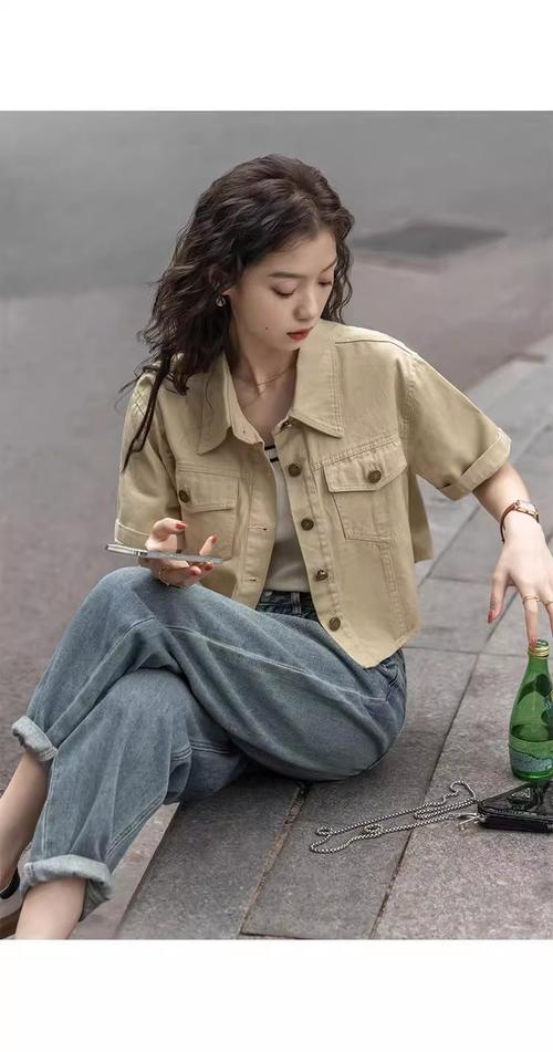 短袖配衬衫怎么搭配