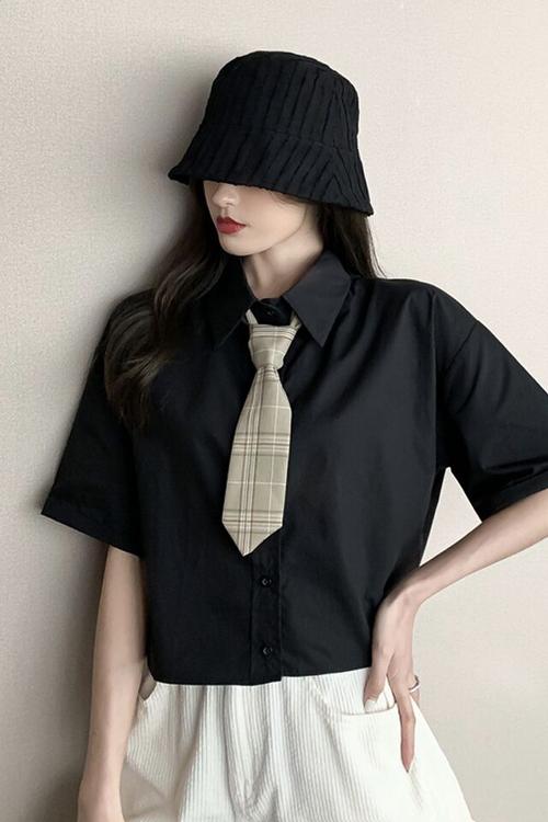短领衬衫怎么搭配图片