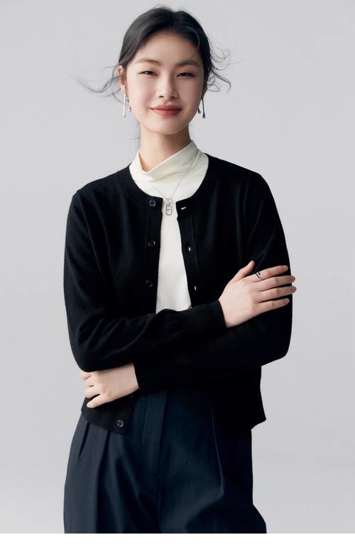 短款针织毛衣怎么搭配图片