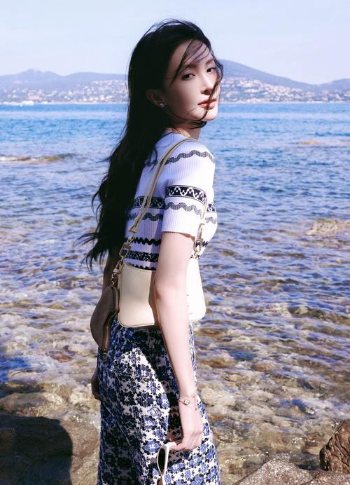 短款针织毛衣怎么搭配什么裤子好看图片