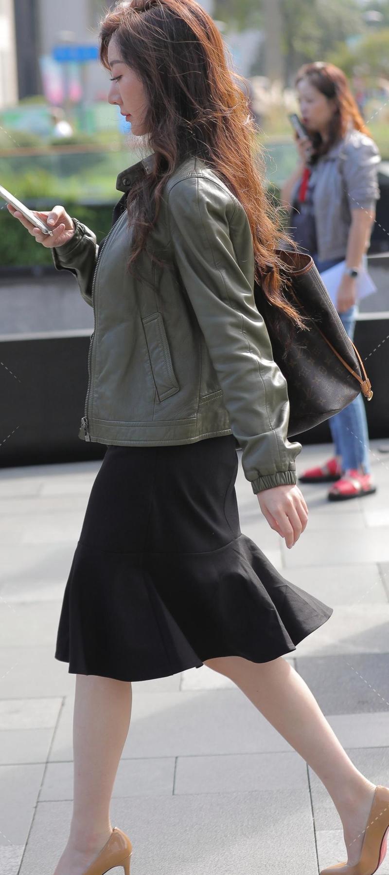 豆绿色搭配什么颜色