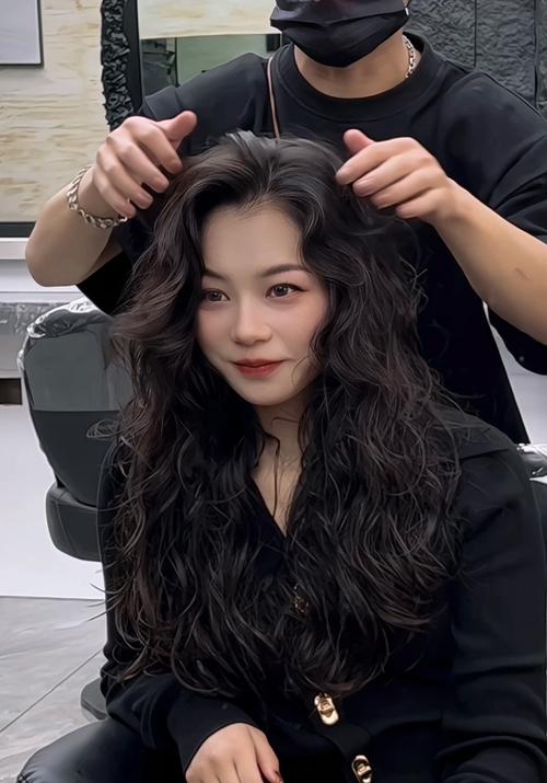 圆脸烫什么发型好看