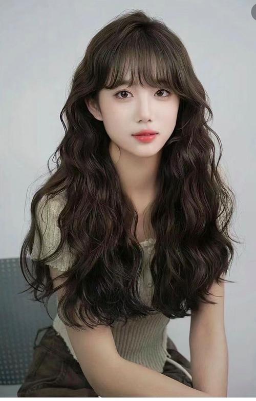 圆脸烫什么发型好看