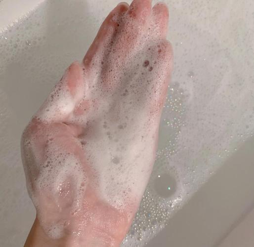 怎么用手使洗面奶起泡