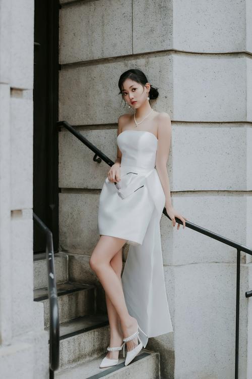 纯白色的裙子怎么搭配