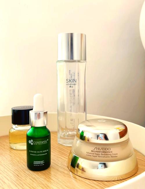 皮肤干燥选什么护肤品