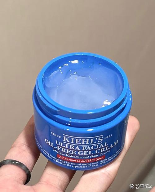 皮肤干燥选什么护肤品