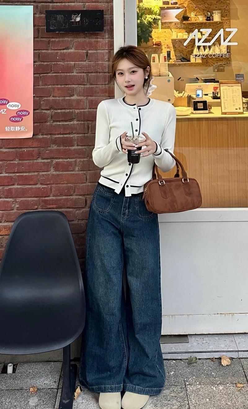 白色圆领小外套怎么搭配图片欣赏