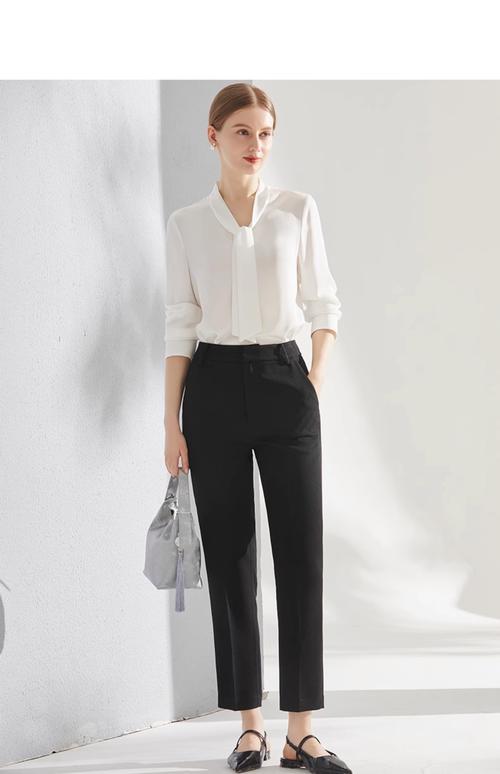 白色休闲寸衣怎么搭配图片欣赏